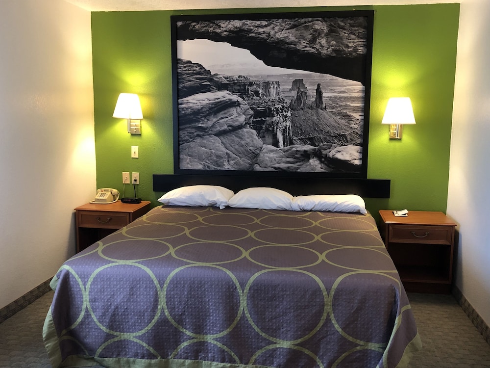 Super 8 by Wyndham Price 12/29