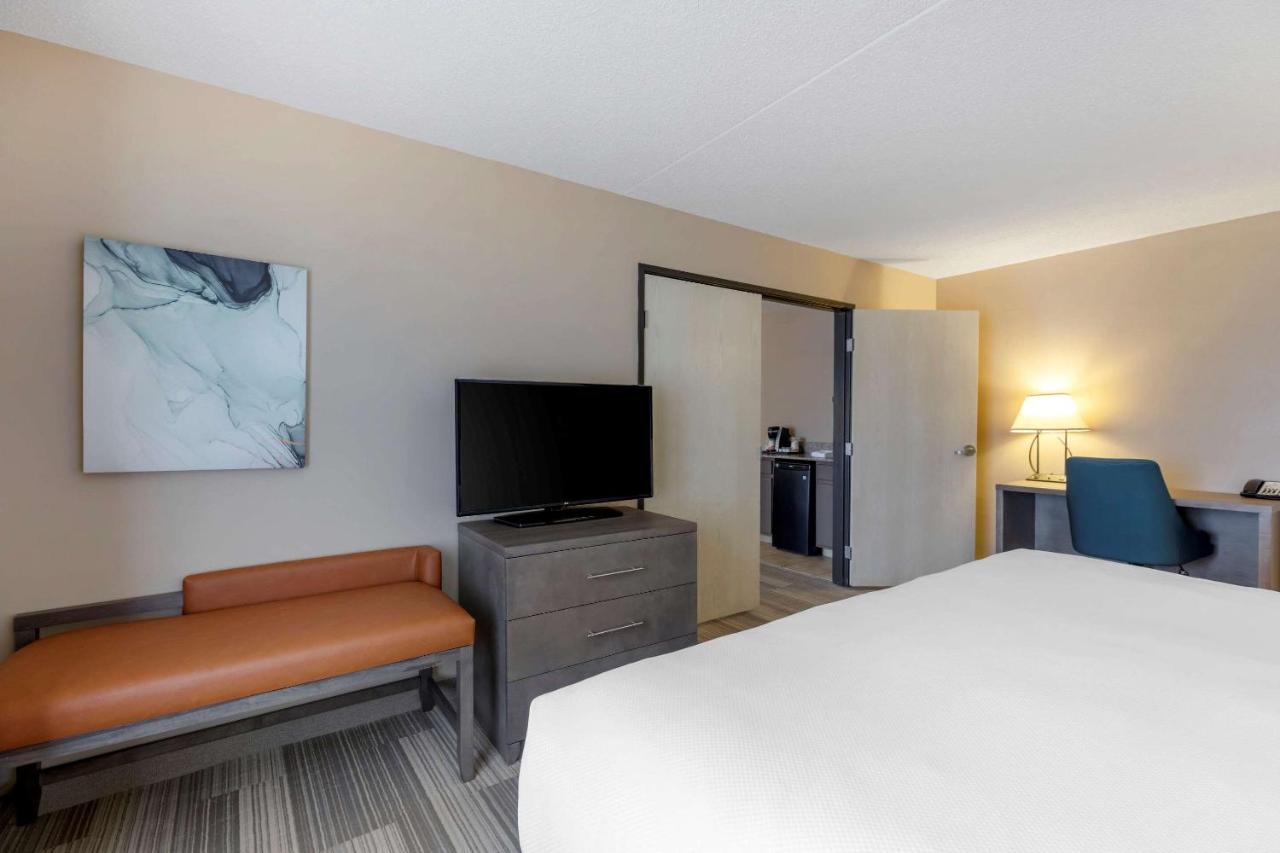 Efficiency, Suite, King Bed