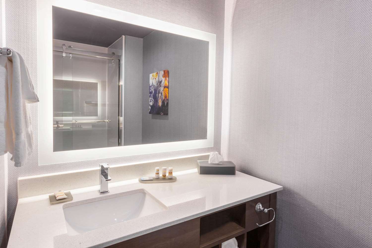 La Quinta Inn & Suites by Wyndham Houston East at Sheldon Rd 51/52