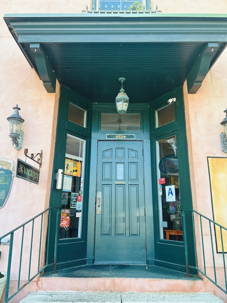 County Clare Irish Inn & Pub 3/26