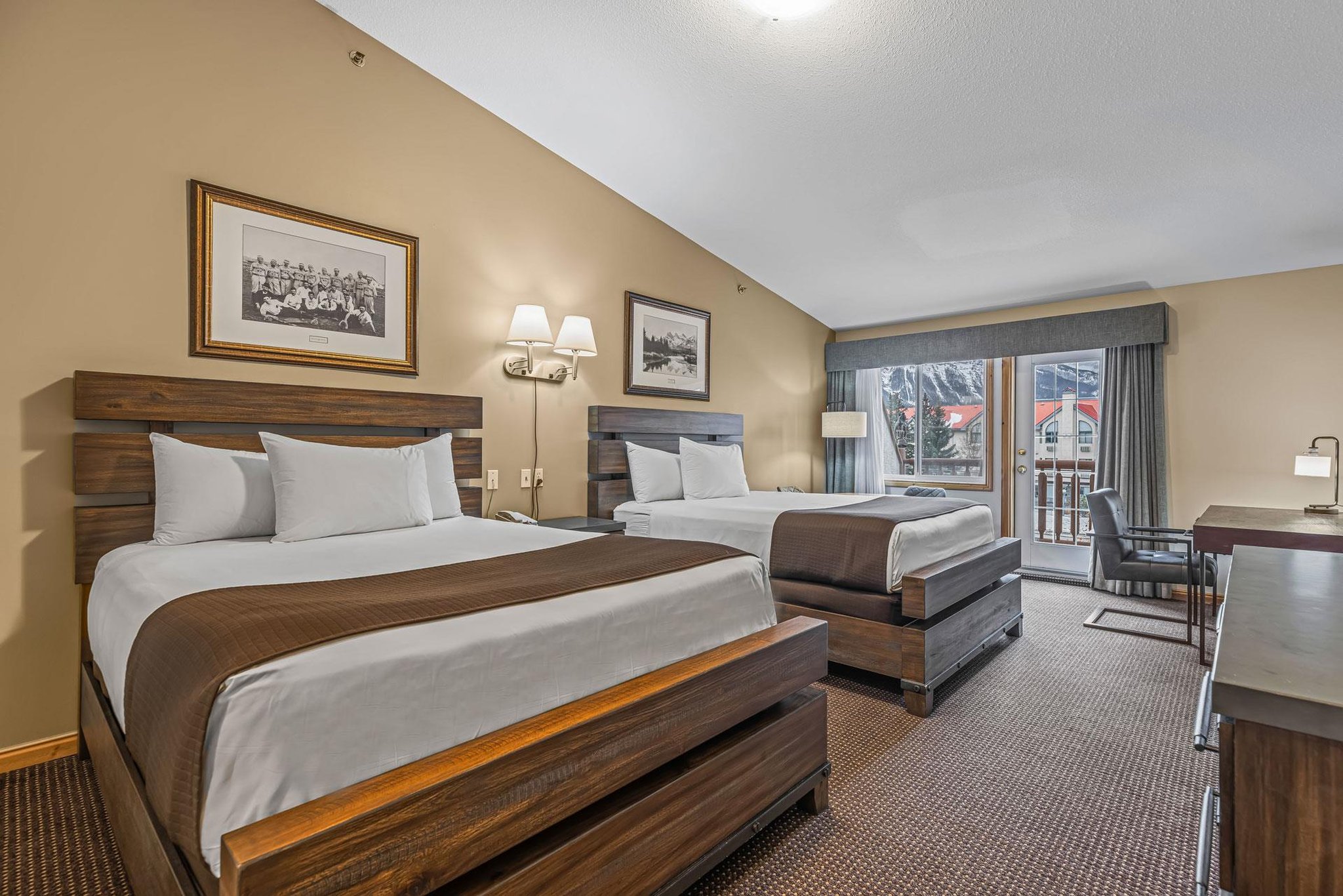 Canmore Rocky Mountain Inn 9/32
