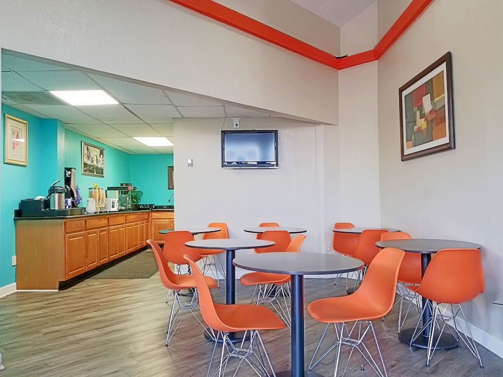 Howard Johnson by Wyndham Houston Hobby Airport 47/61