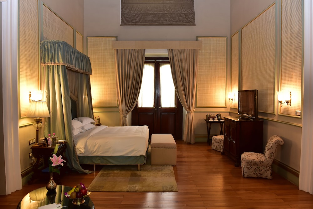 TAJ FALAKNUMA PALACE 29/81