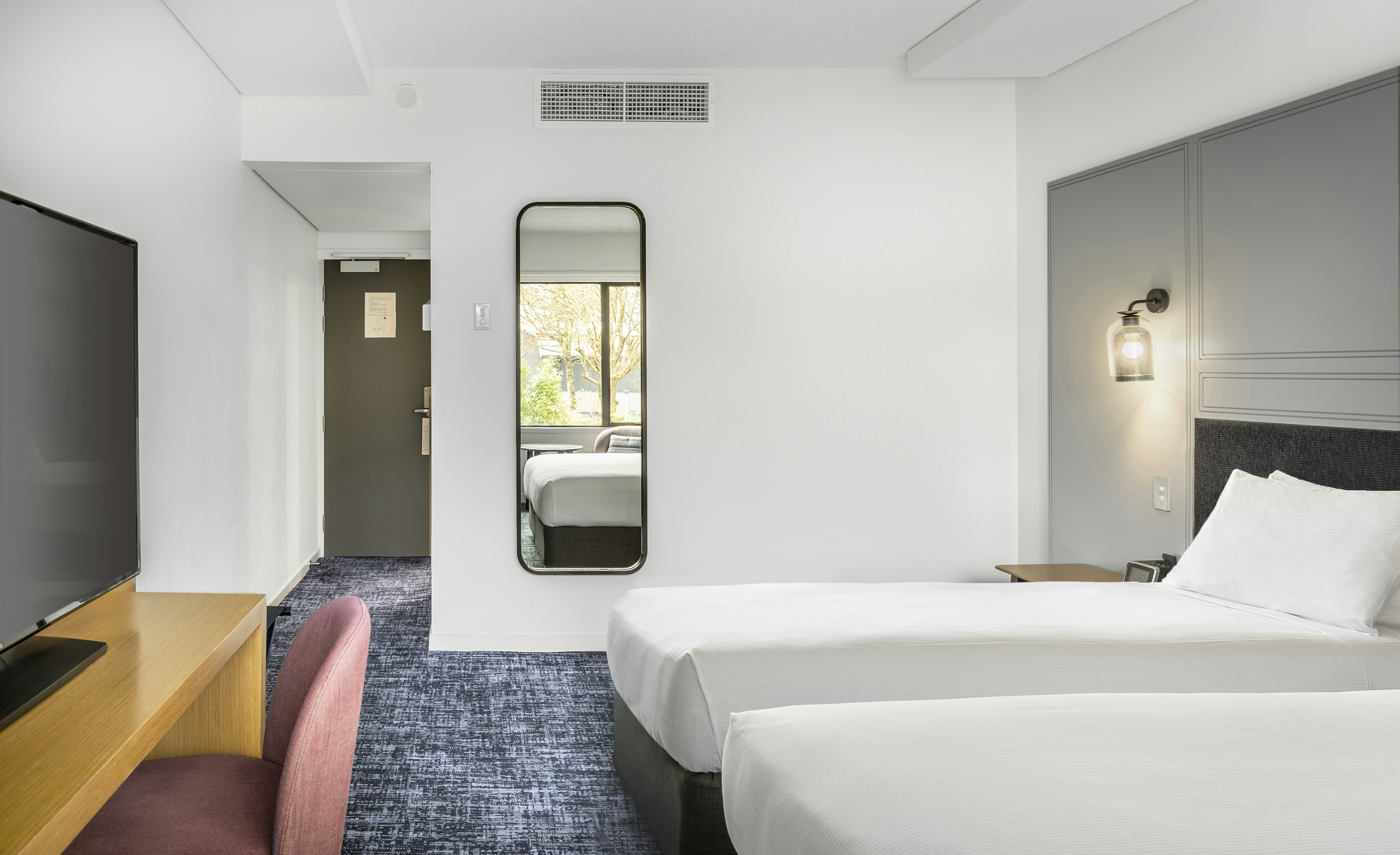 DELUXE, TWIN BEDS