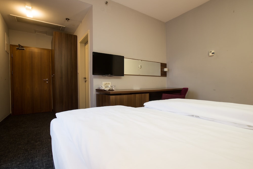 Slisko Hotel 34/66