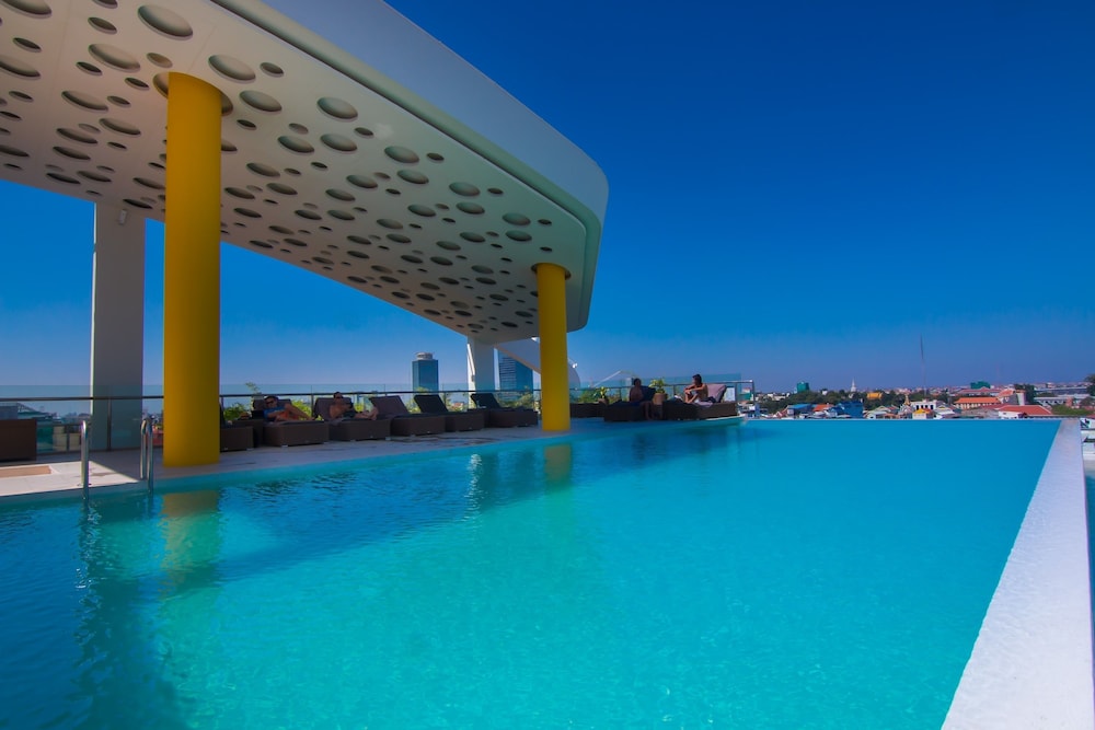 SUN & MOON, Urban Hotel 4/66