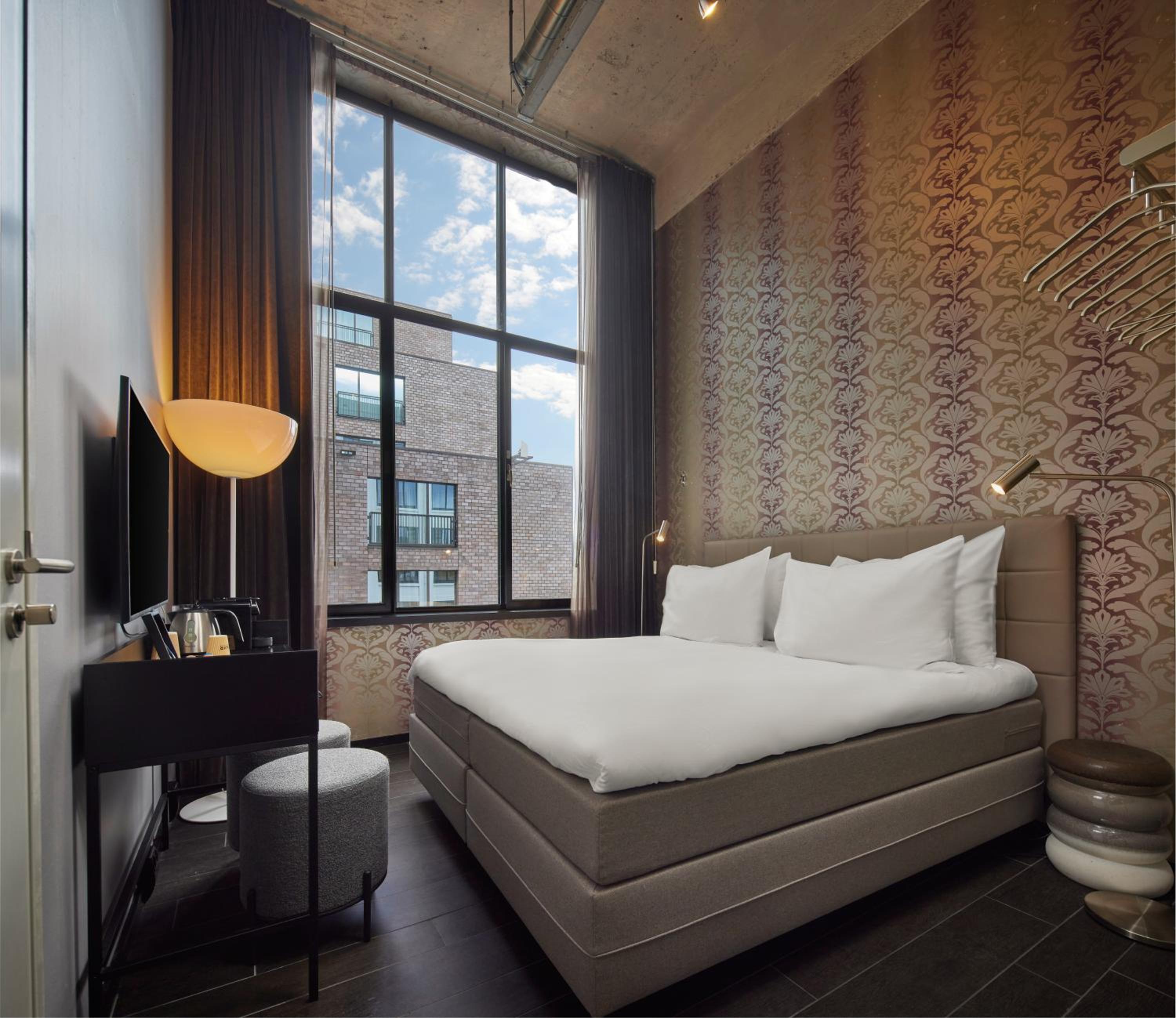 Room, Double Bed