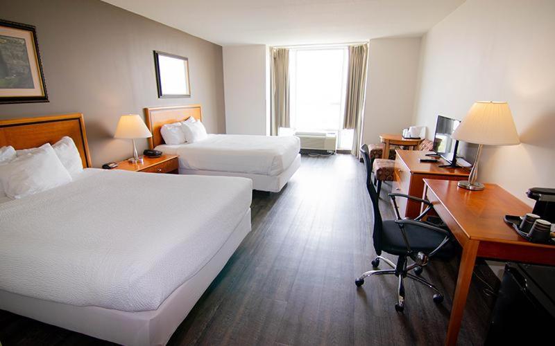 Room, King Bed, 2 Queen Beds, Partial Falls View