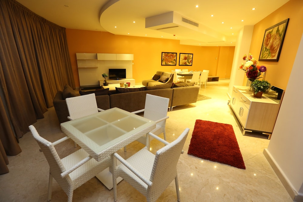 DELORA HOTEL AND SUITES 37/65