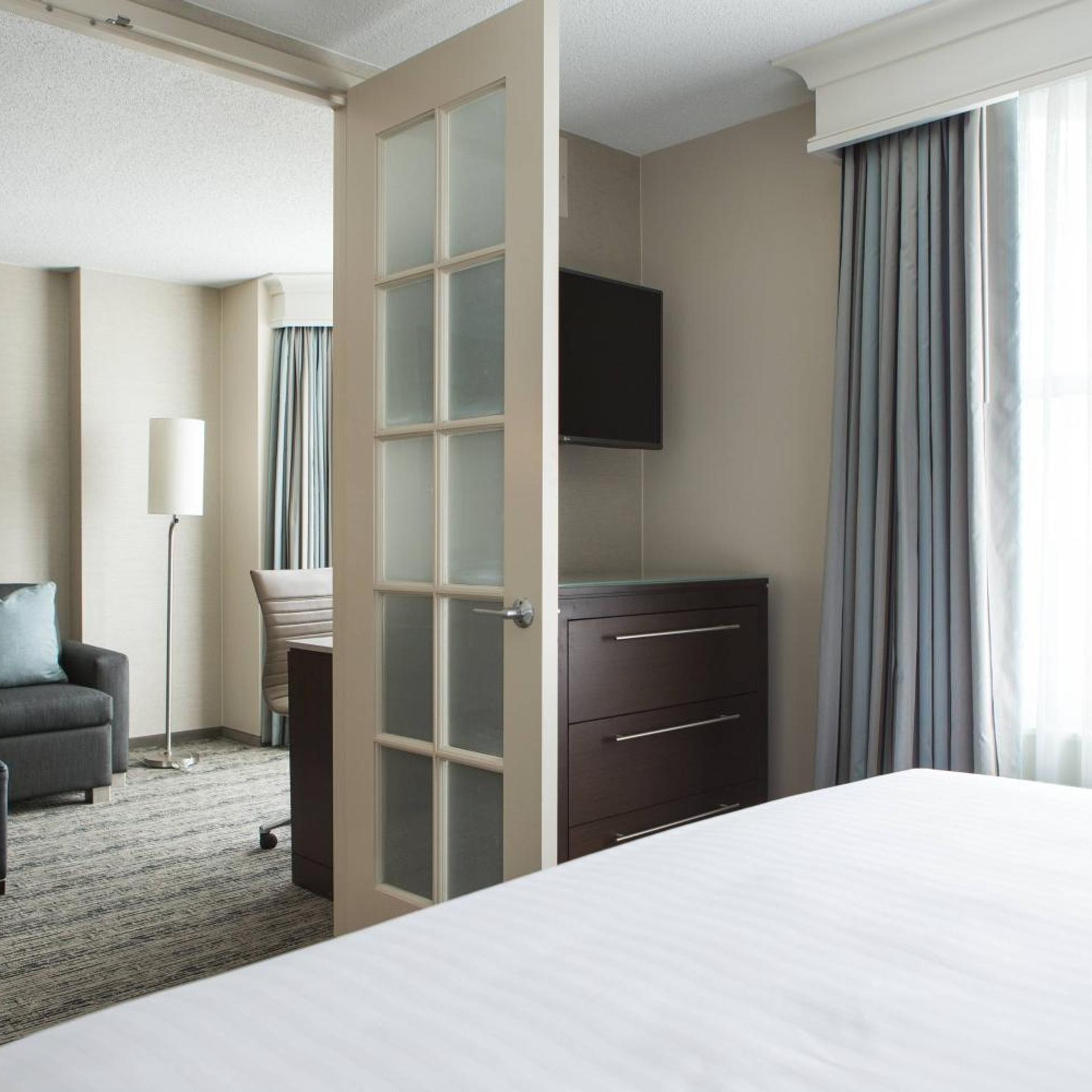 2 ROOMS, SUITE, KING BED, SOFA