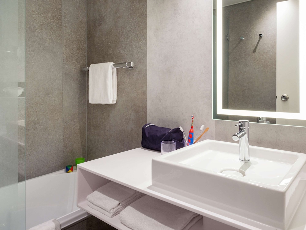 NOVOTEL LAUSANNE BUSSIGNY 14/75