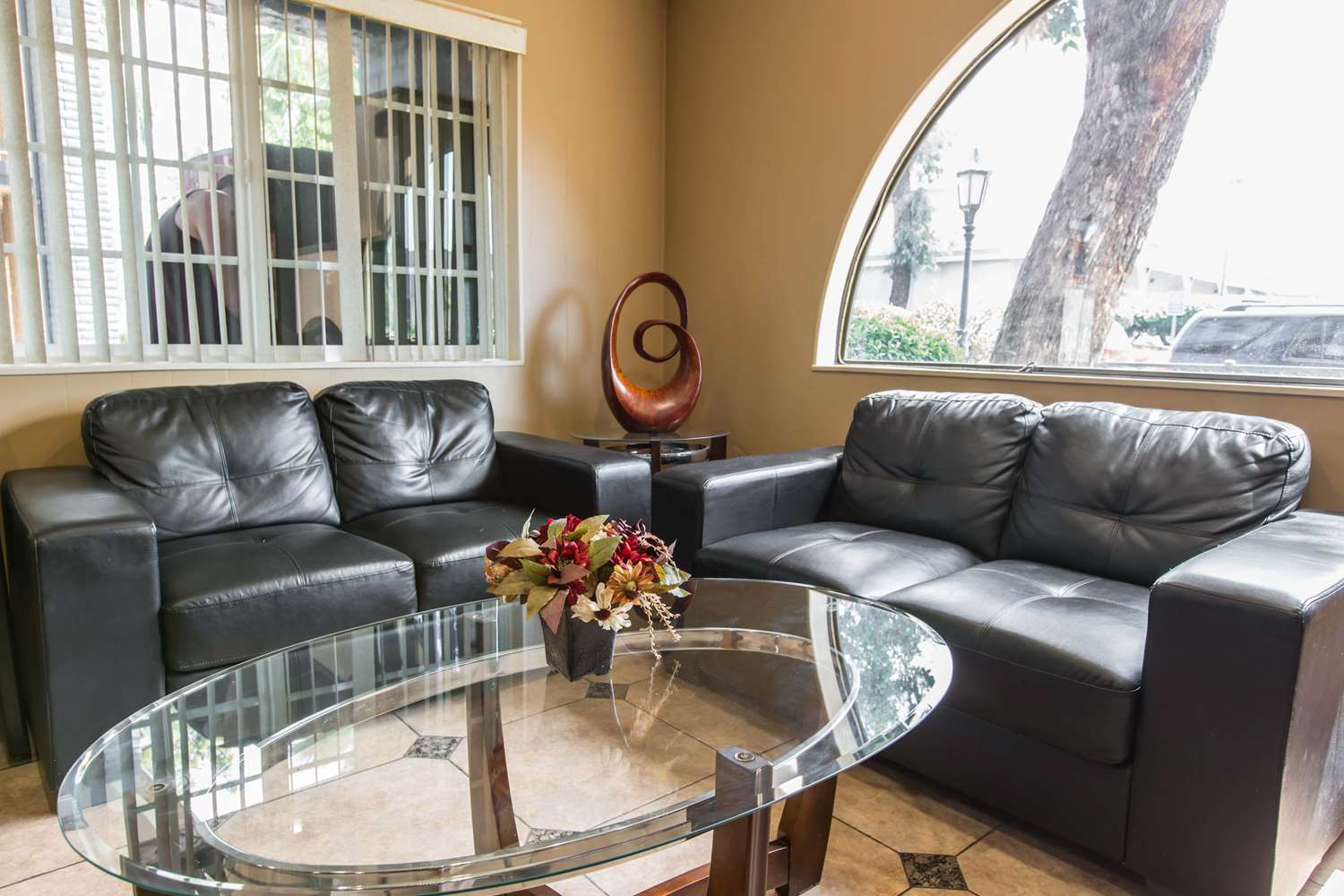 Rodeway Inn Escondido Downtown 24/34