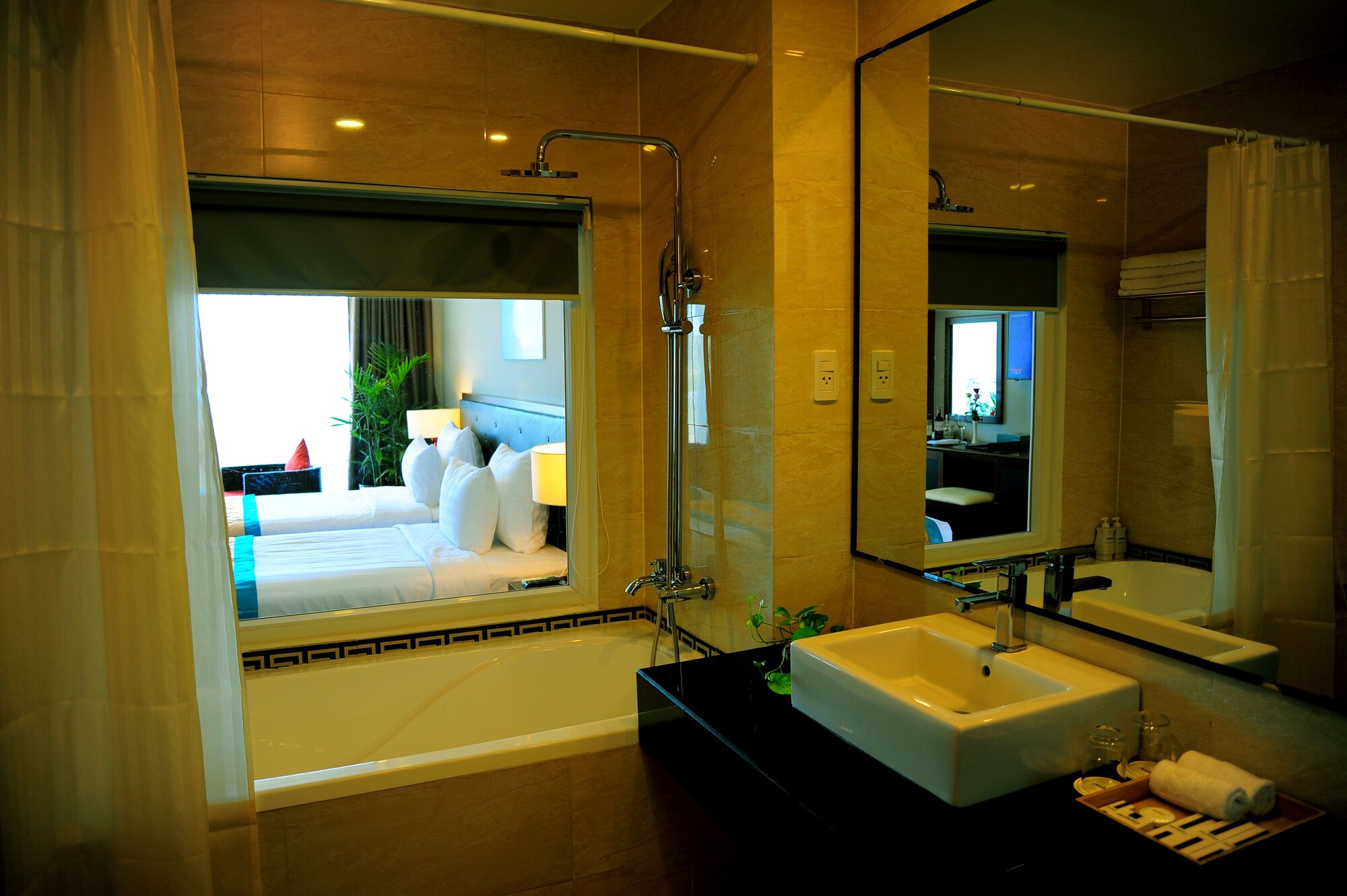 غرفة فاخرة بسرير كينج بإطلالة على الشاطئ، Sandunes Beach Resort Spa 5/7