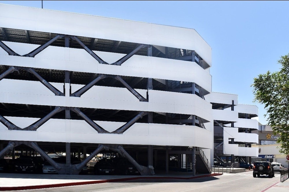 Hotel Palacio Azteca Tijuana, Trademark by Wyndham 7/71