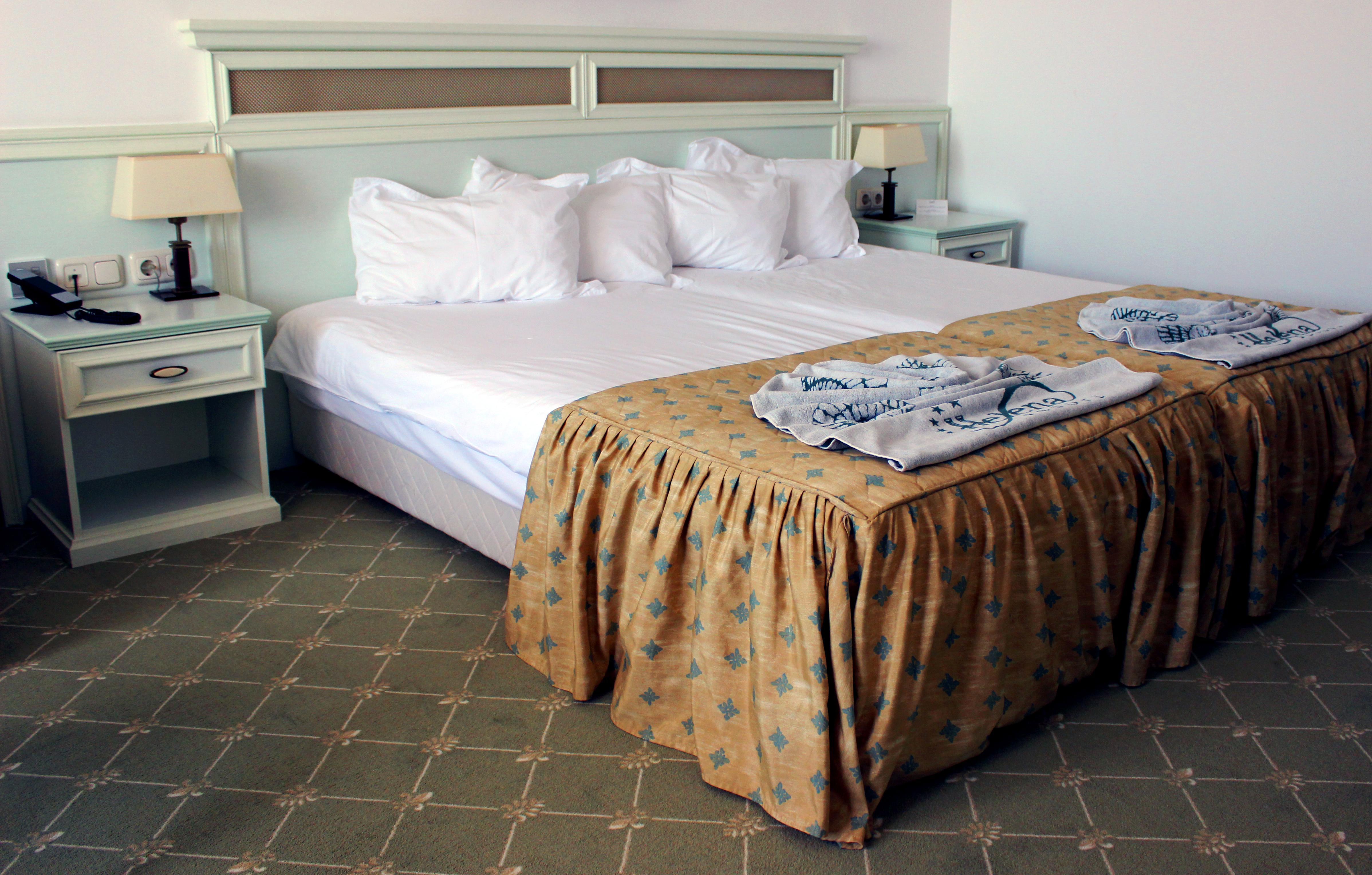 Double Room Standard (DBS)