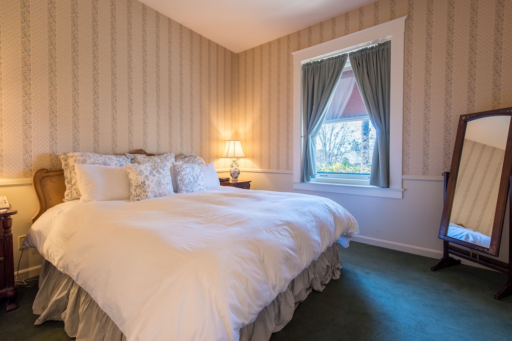 HISTORICAL, KING BED