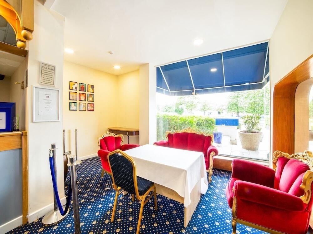 OYO The Chiltern Hotel 30/45