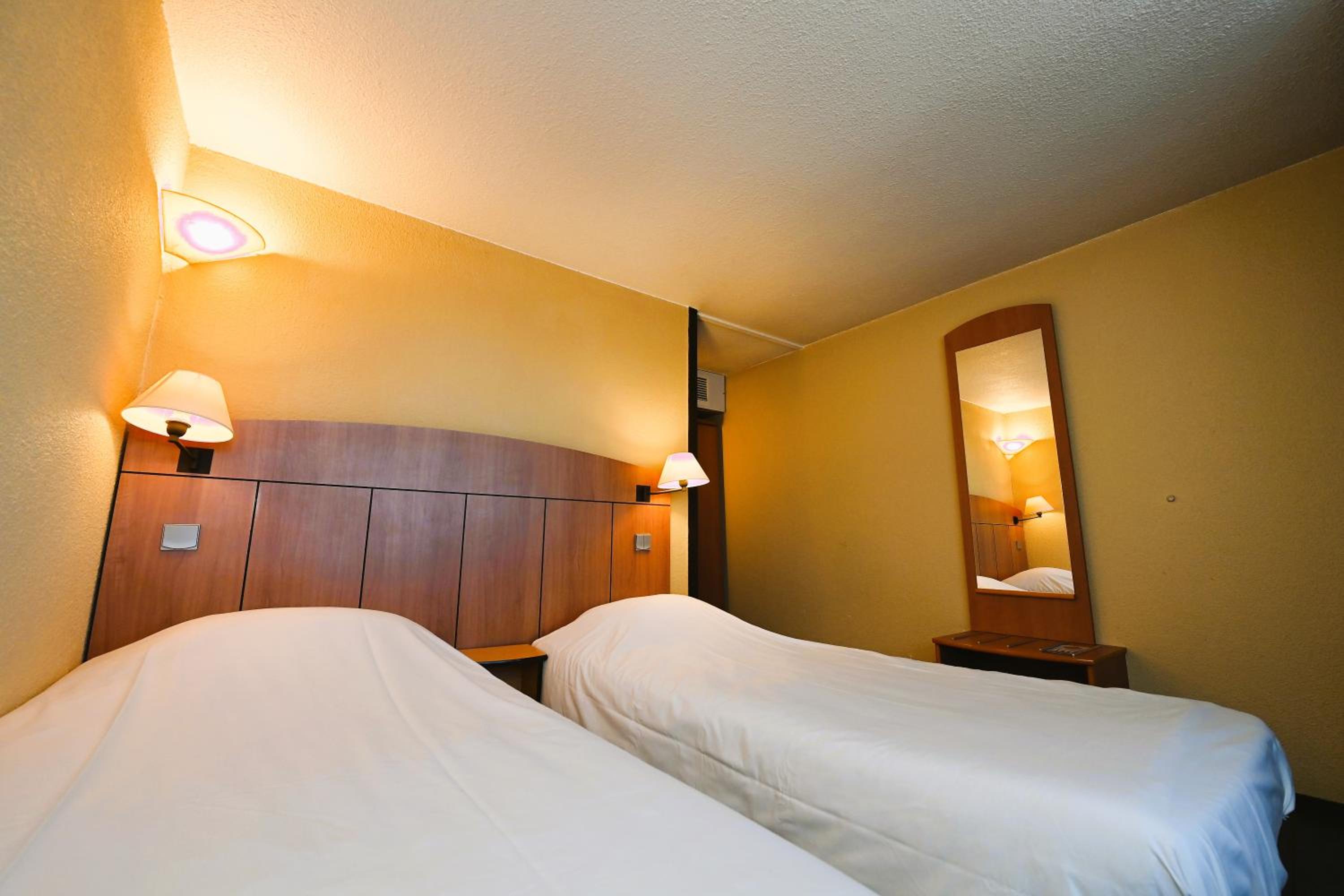 Room, Twin Beds