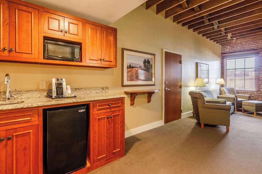 Jackson Park Inn, an Ascend Collection Hotel 10/50