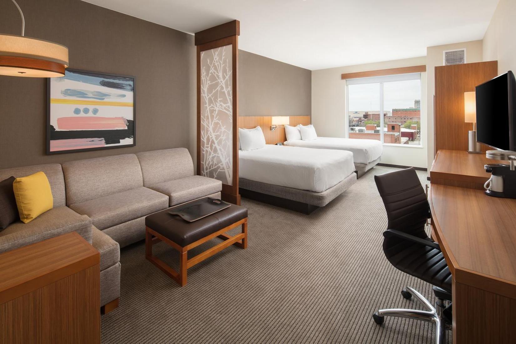 Room, 2 Queen Beds, Sofa, High Floor