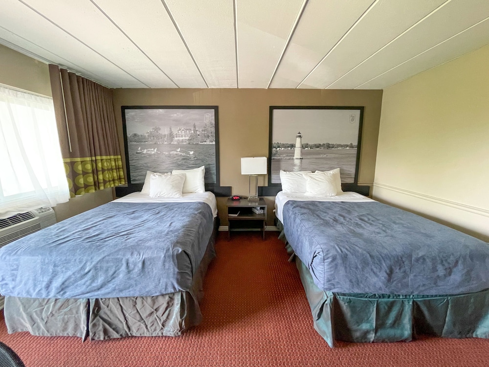 Super 8 by Wyndham Gananoque - Country Squire Resort 39/88