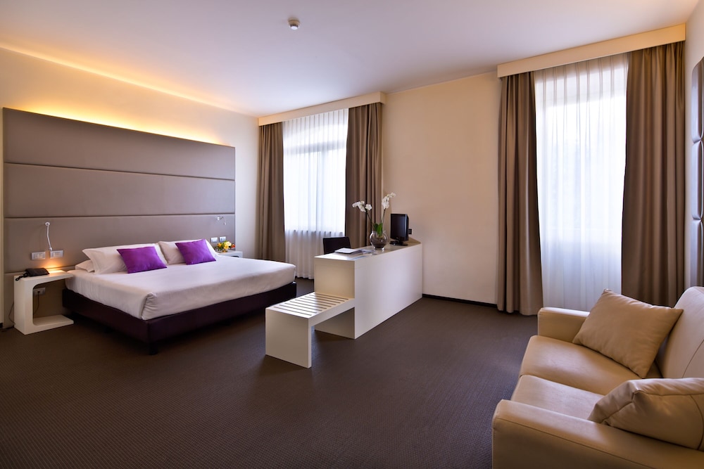 HOTEL CENACOLO(formerly Ora Hotel Cenacolo) 13/42
