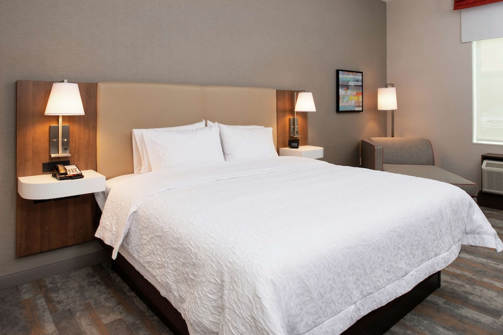 Hampton Inn & Suites Buena Park 17/55