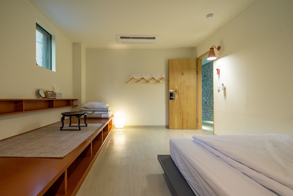 Mireuk Mireuk Beer Hostel 7/42