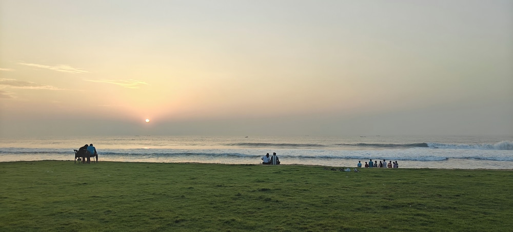 Shelter Beach Resort 61/66