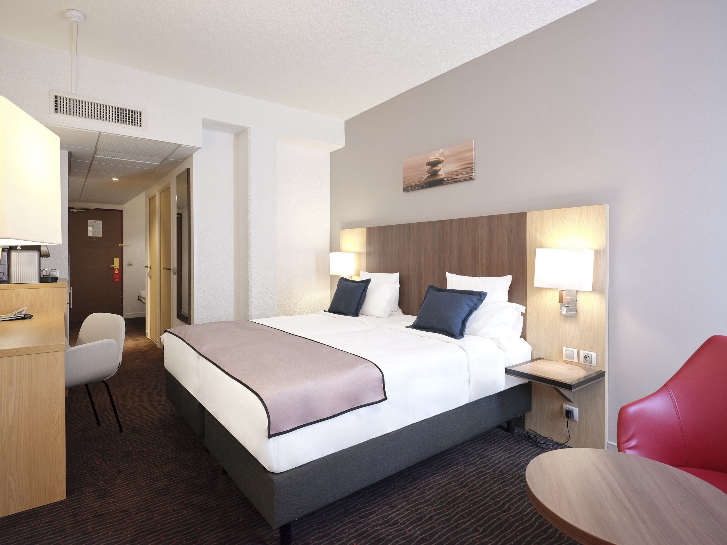 ROOM, TWIN BEDS