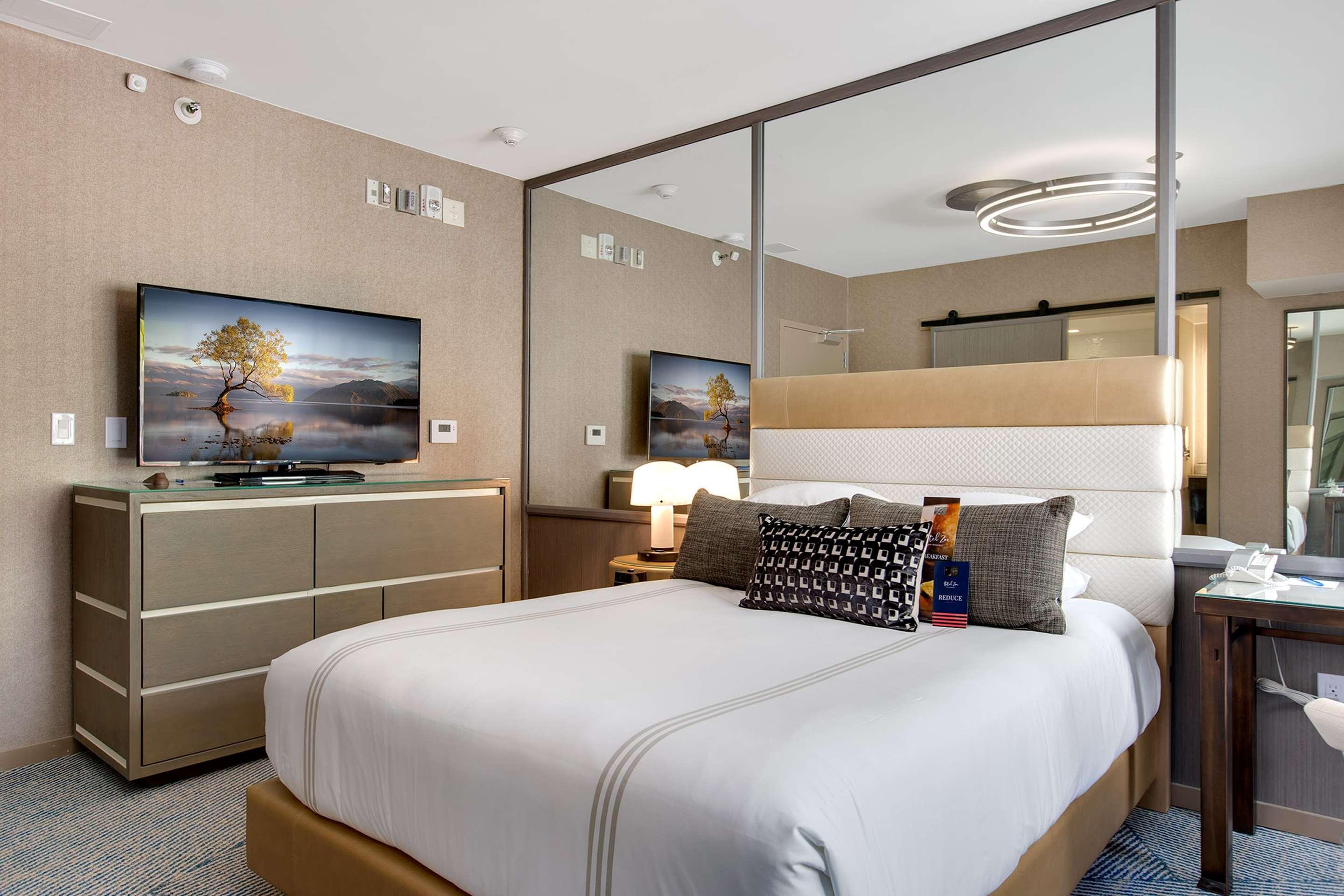 Room, Queen Bed