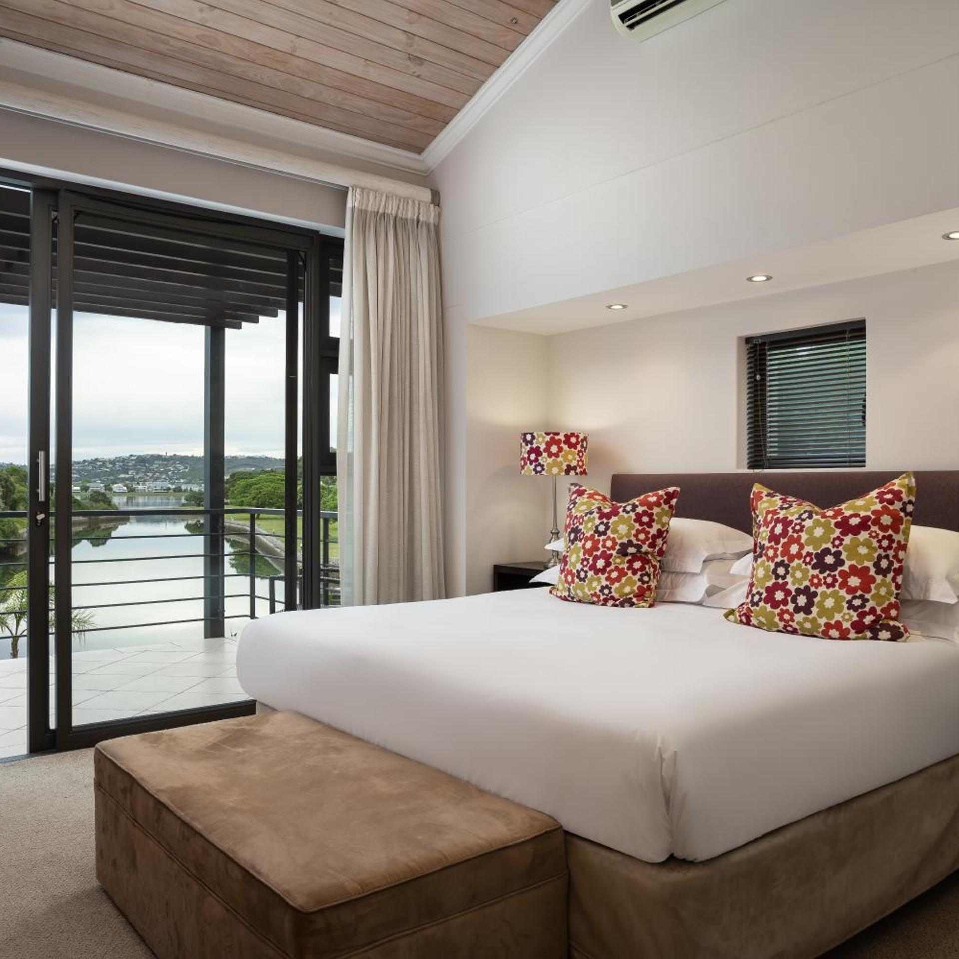 2 Bedrooms, Apartment, Water Front