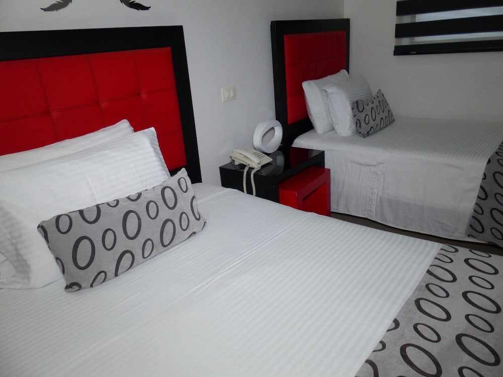 Hotel Merlott Lleras 25/48