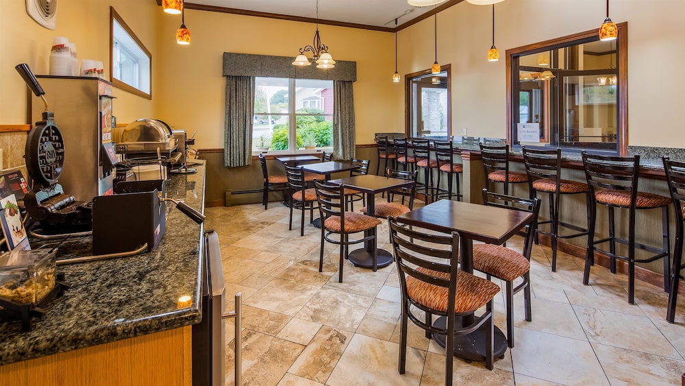 New Englander Inn Bennington 25/32