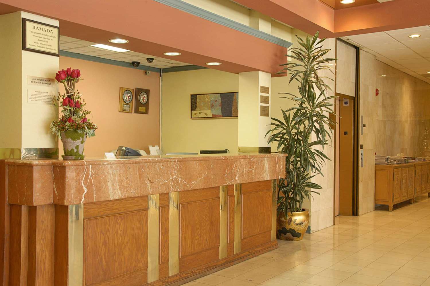 Ramada by Wyndham Los Angeles/Koreatown West 4/33