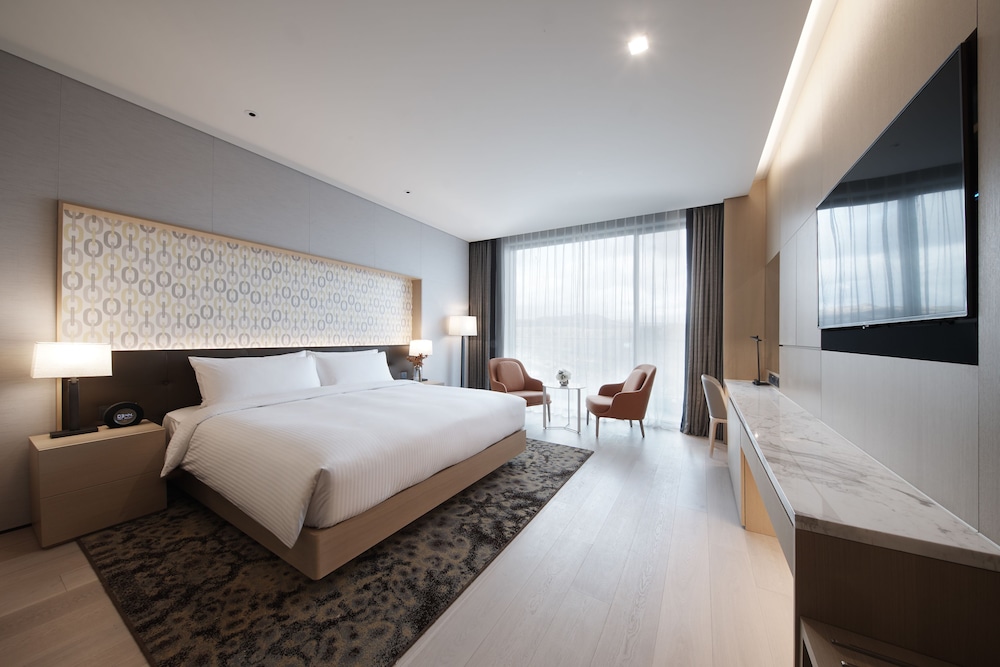 Theme, Park, Premier, King Bed