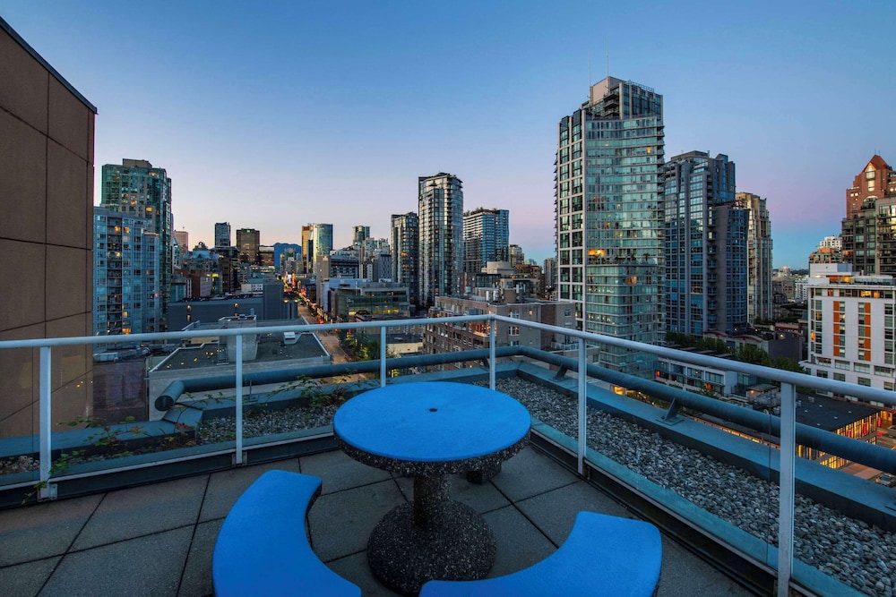 Grand Park Hotel & Suites Downtown Vancouver, Ascend Hotel Collection 60/63
