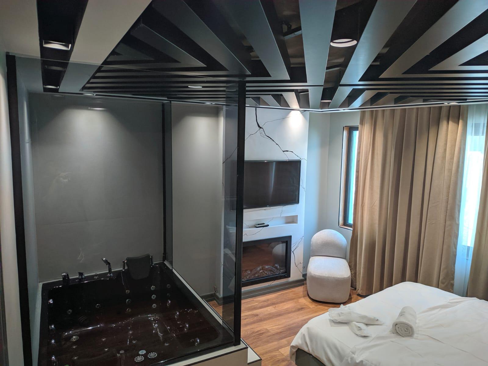 Luxury, Triple, King Bed