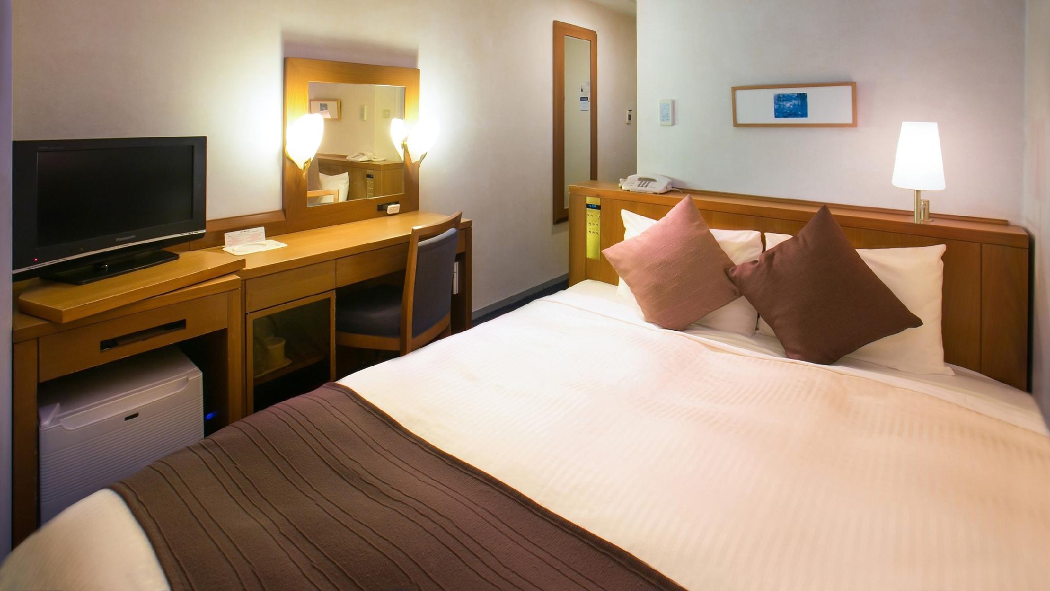 Semi Room, Double Bed