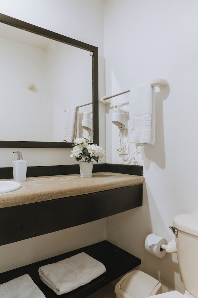 Travelers Orange Suites 19/50
