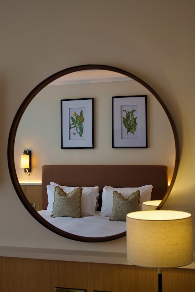 TWIN TREES HOTEL AND LEISURE CLUB(FORMERLY Downhill House Hotel) 32/54