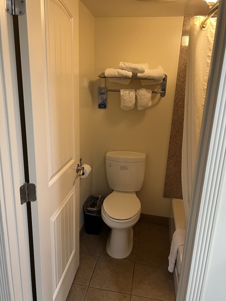 Travelodge By Wyndham Brea 6/29