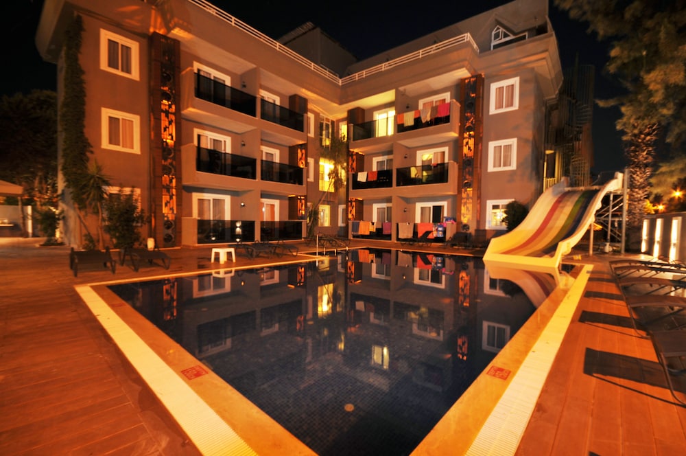 Isla Suite Hotel 42/46