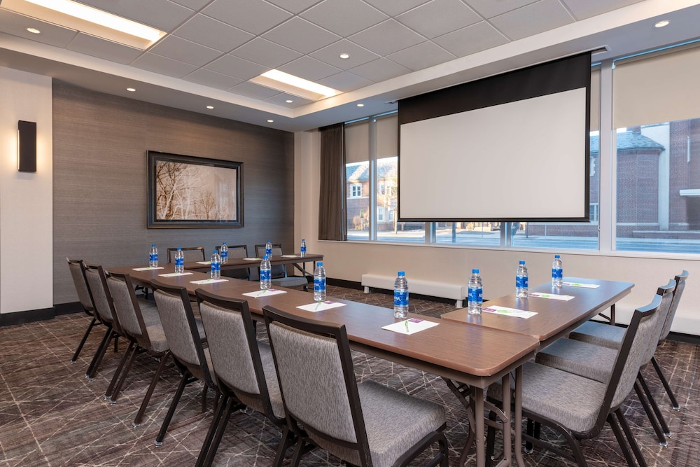 Hyatt Place Detroit/Royal Oak 56/62