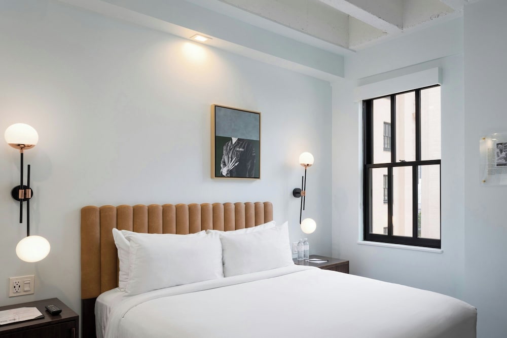 COZY, QUEEN BED, ACCESSIBLE