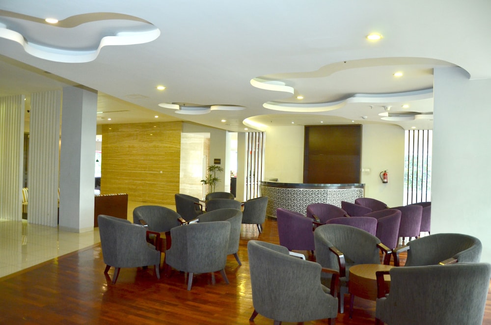Grand Cakra Hotel 28/52