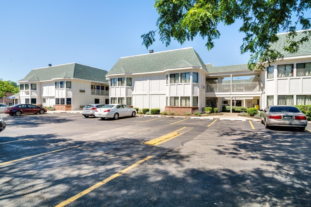 Motel6 Schiller Park, IL - Chicago O'Hare 38/48