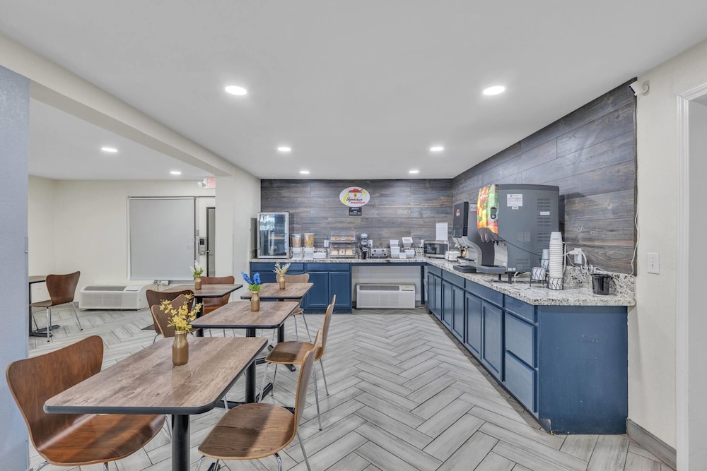Super 8 by Wyndham Morganton 33/50