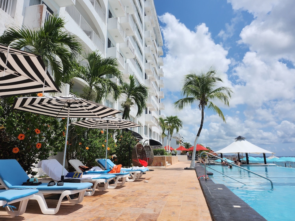 Coral Princess Hotel & Dive Resort 69/78