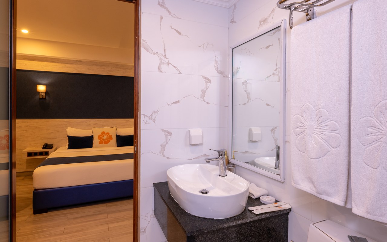 Standard Room (No Window and Balcony)-Transfer Included، Kaani Palm Beach 6/6